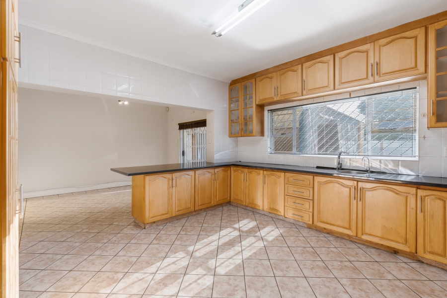 6 Bedroom Property for Sale in Pinelands Western Cape